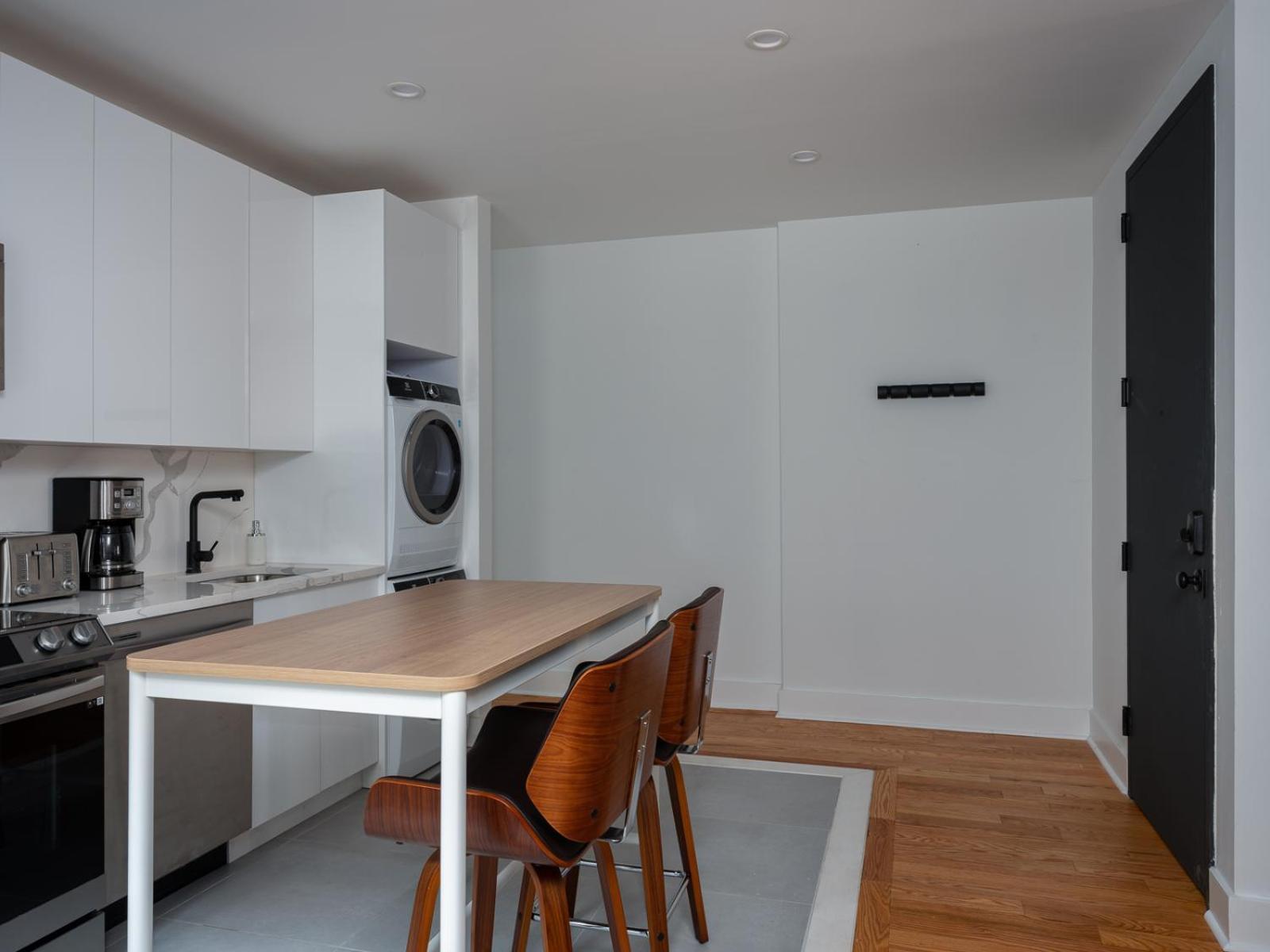 Three Bedroom Brooklynite Suite! Ню Йорк Екстериор снимка
