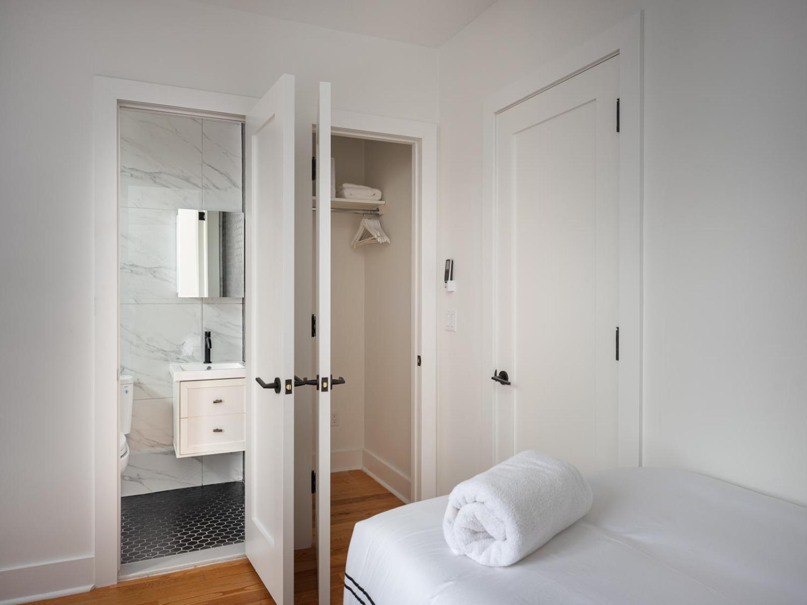 Three Bedroom Brooklynite Suite! Ню Йорк Екстериор снимка